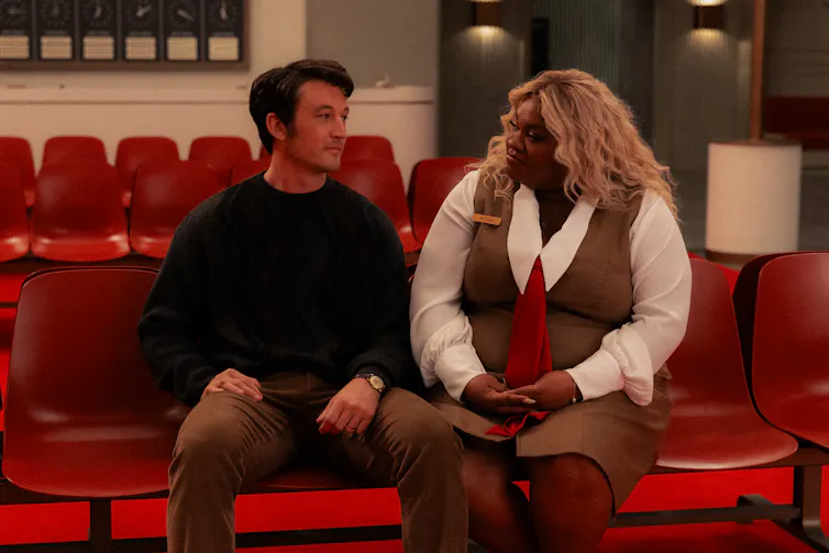 Miles Teller and Da'Vine Joy Randolph sitting on red chairs.