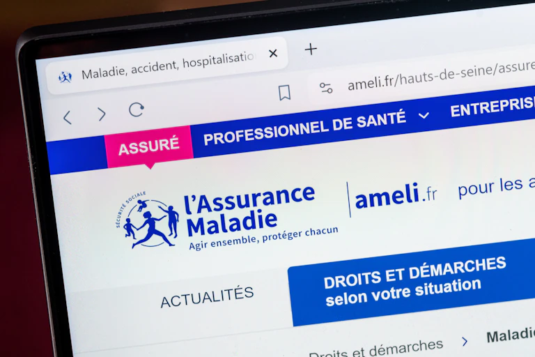 Gros plan sur le site "Ameli.fr" de l'Assurance Maladie française, permettant à la population d'effectuer la plupart des procédures administratives d'assurance maladie en ligne.