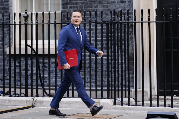 Wes Streeting walking down Downing Street