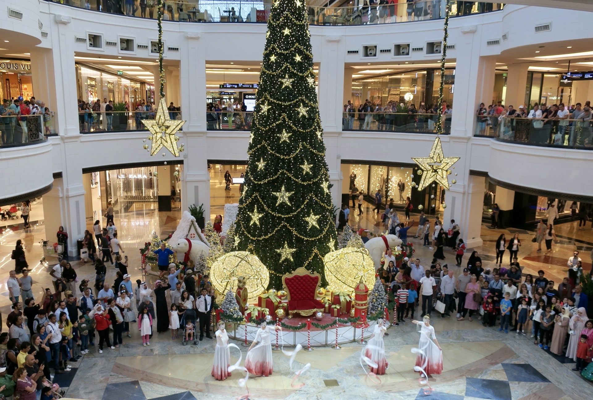 Sapin de Noël, à Dubaï. dans un centre commercial