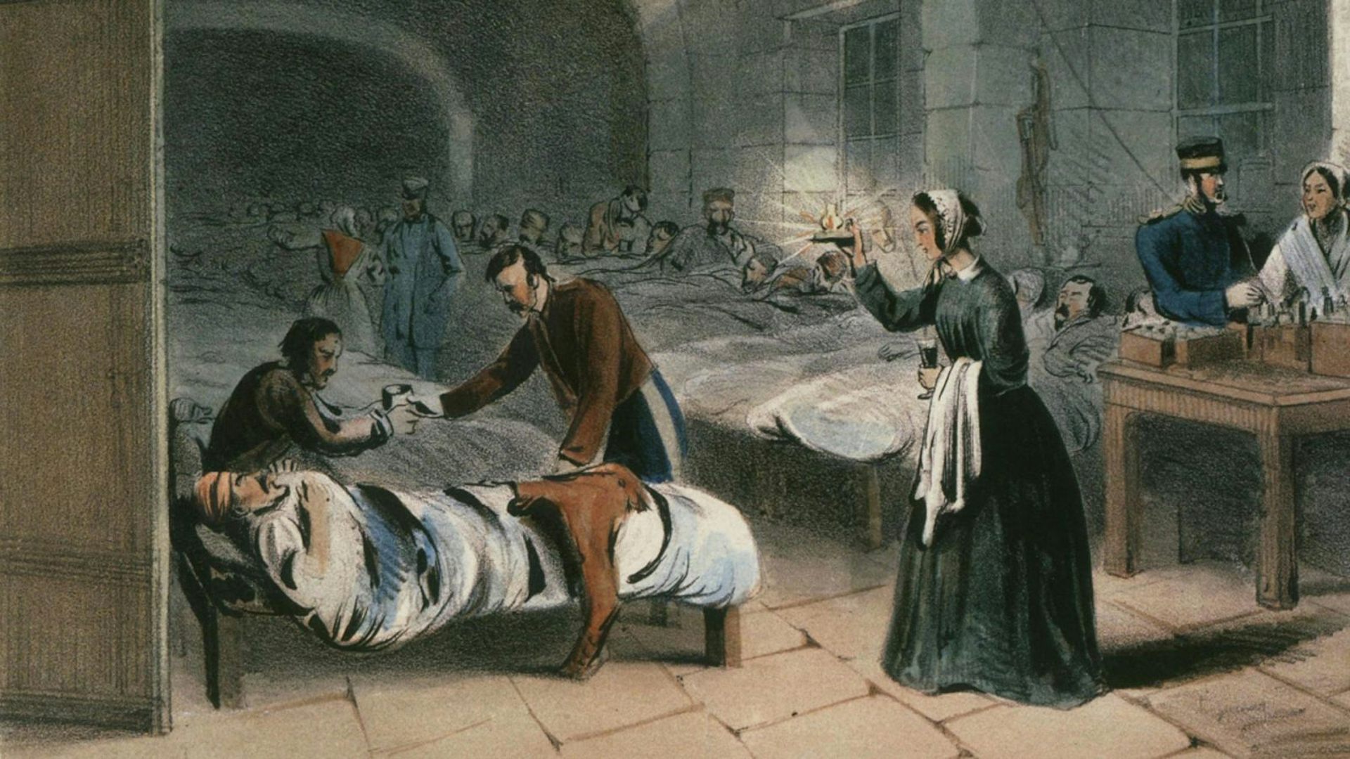 Una mujer con una lámpara en un hospital con heridos.