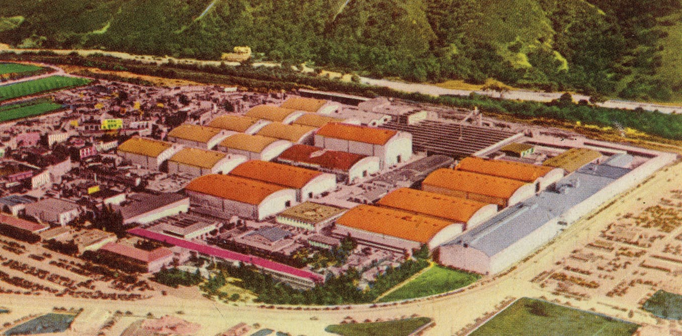 Whether Netflix or Paramount buys Warner Bros., entertainment oligopolies are back ā bigger and more anticompetitive than ever Whether Netflix or Paramount buys Warner Bros., entertainment oligopolies are back ā bigger and more anticompetitive than ever