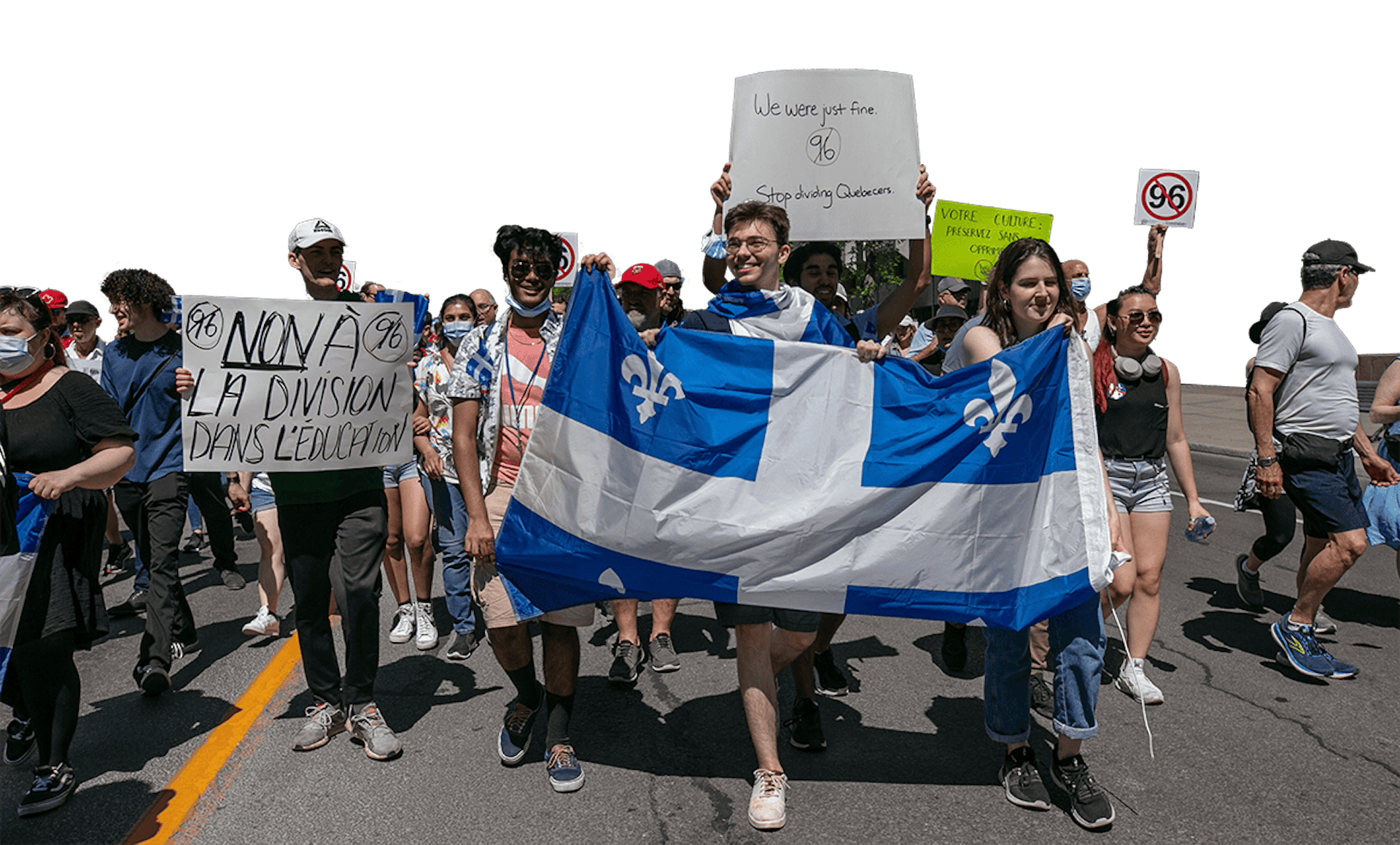 Protesters marching with Québec flags against Bill-96