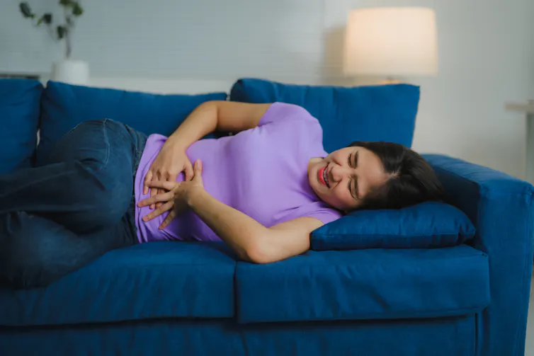 Endometriosis menimbulkan nyeri panggul berkepanjangan yang bisa membatasi gerak penyintas.