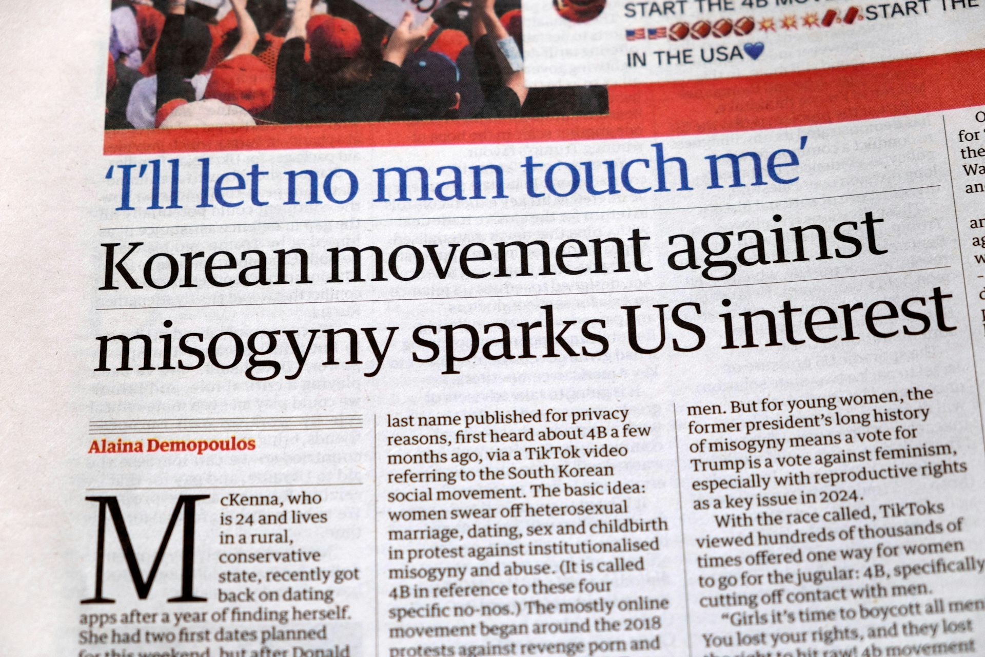 A news headline about a women's movement in Korea called 4b