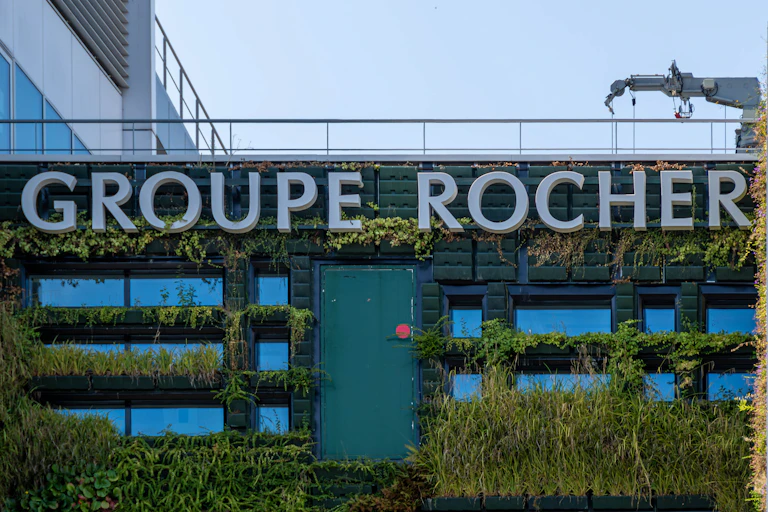 Devanture du siège du Groupe Rocher.