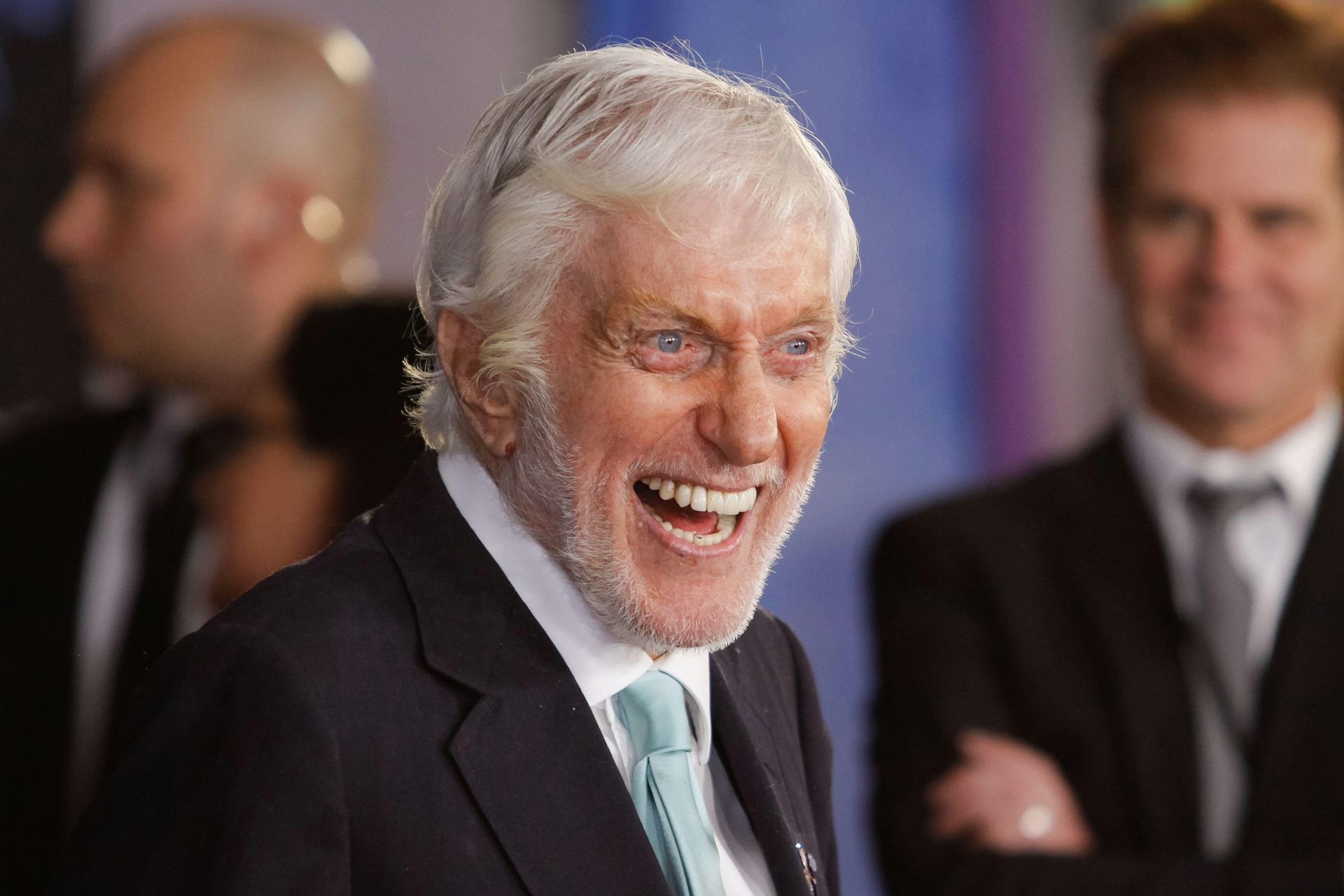 Dick Van Dyke attribue sa longévité à son attitude positive – selon des études, les optimistes vivent plus longtemps