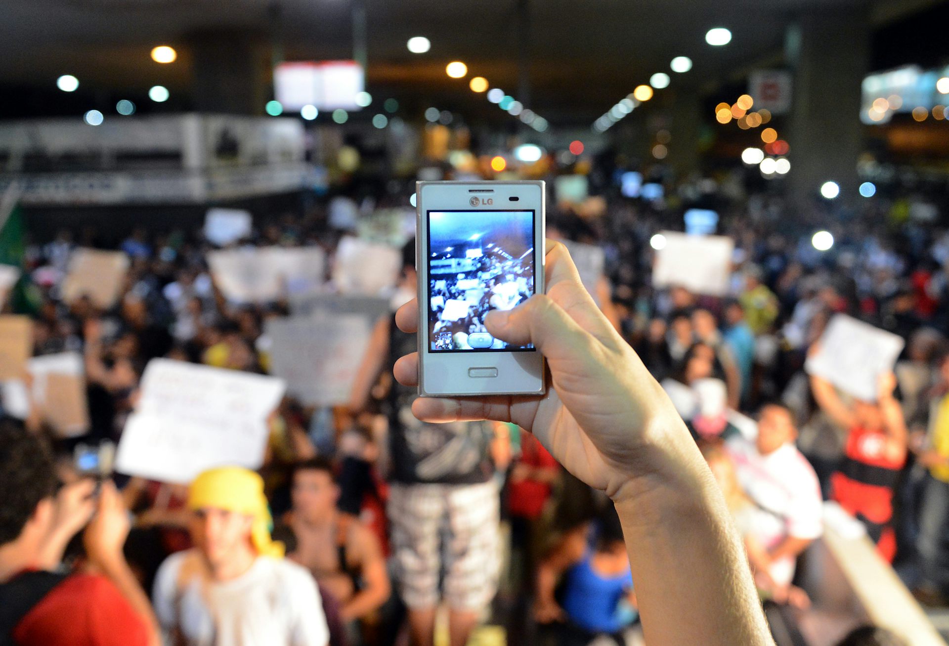 Inequality alone doesn’t cause civil unrest – but internet access adds the crucial spark