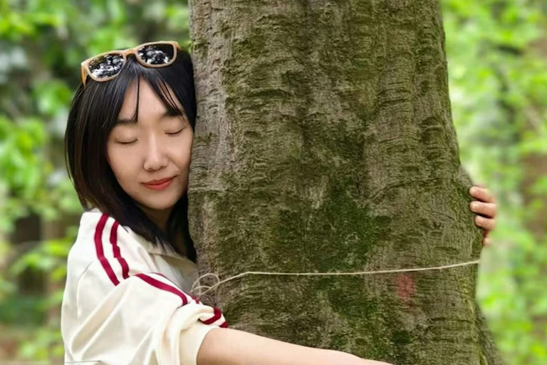 woman hugging tree