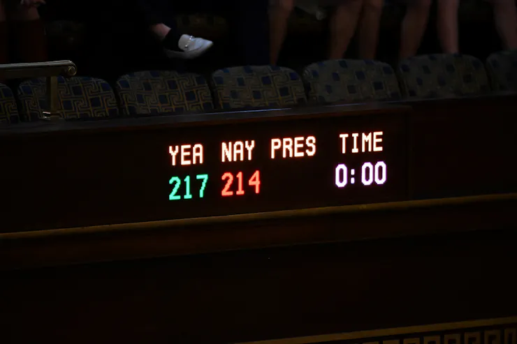 An electronic vote tally with a close vote of 217 to 214 to pass a bill.