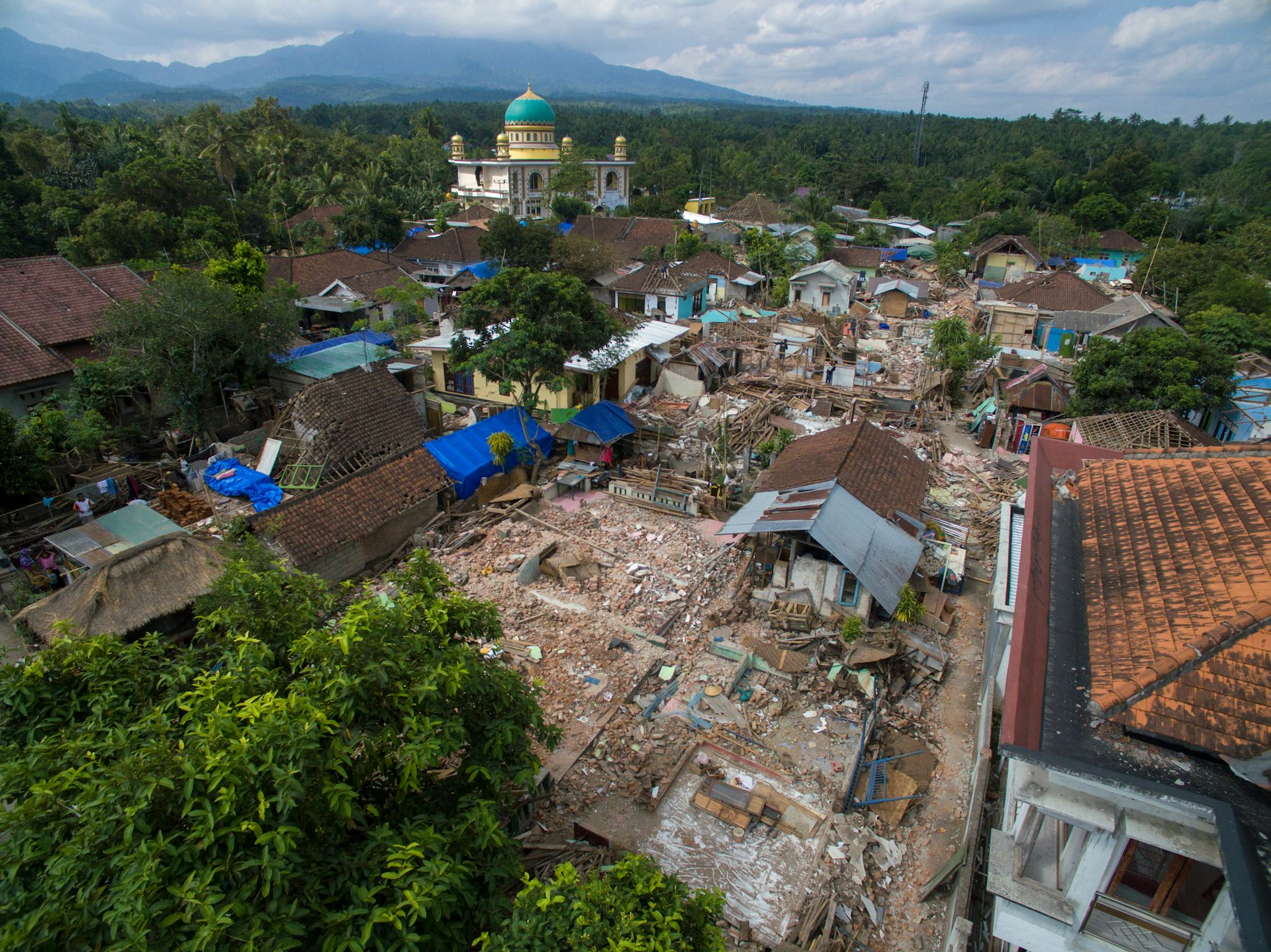 dampak bencana alam indonesia