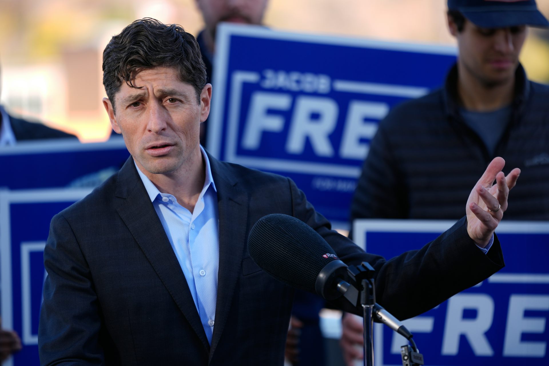 Jacob Frey, maire de Minneapolis, s’exprime lors d’une conférence de presse