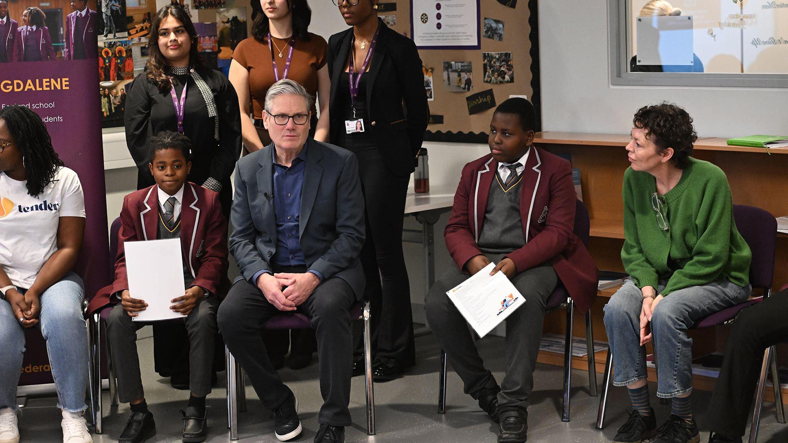 Keir Starmer and Olivia Coleman sitting with school pupils.