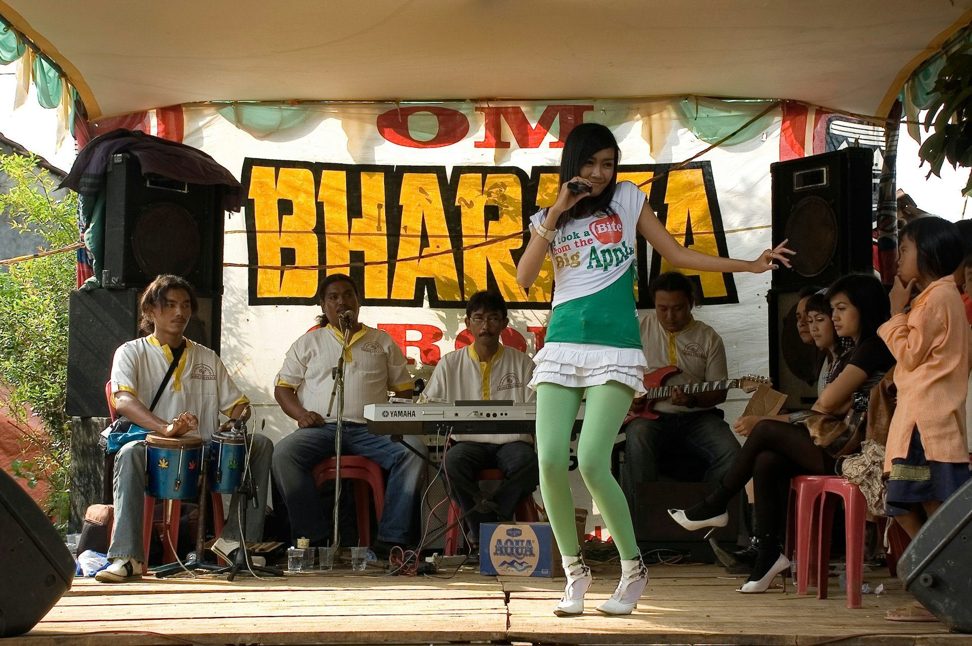 Lagu dangdut 'Gus Dur: Pendekar Rakyat adalah ekspresi politik masyarakat pinggiran.