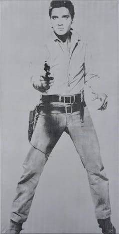 Copia de la silueta de Elvis en blanco y negro.