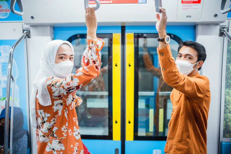 Kaum muda cenderung mengejar pendidikan dan karier terlebih dulu sebelum menikah.