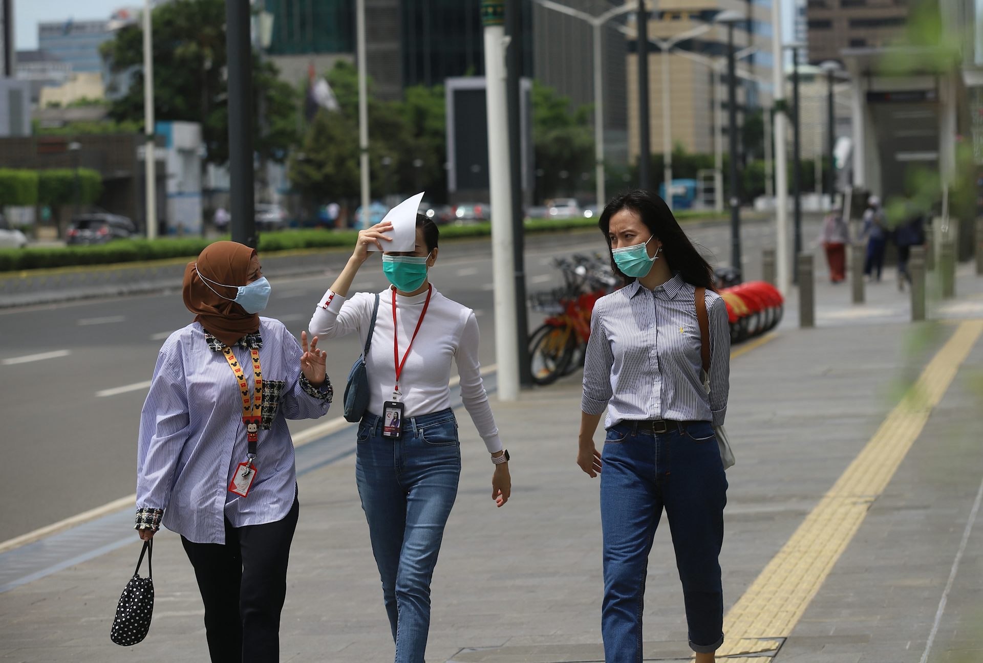 &lsquo;Marriage is scary&rsquo;: Kenapa makin banyak kaum muda menunda menikah?