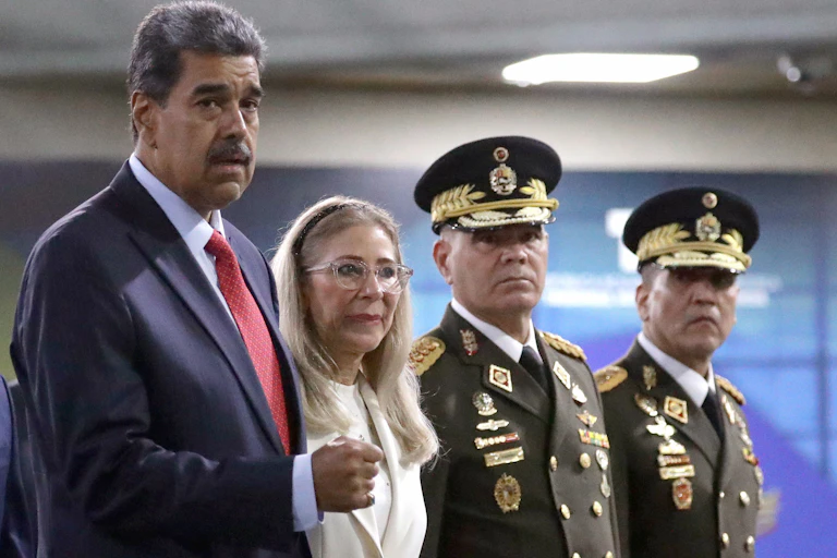 Nicolás Maduro and his wife arriving at a court in Caracas.