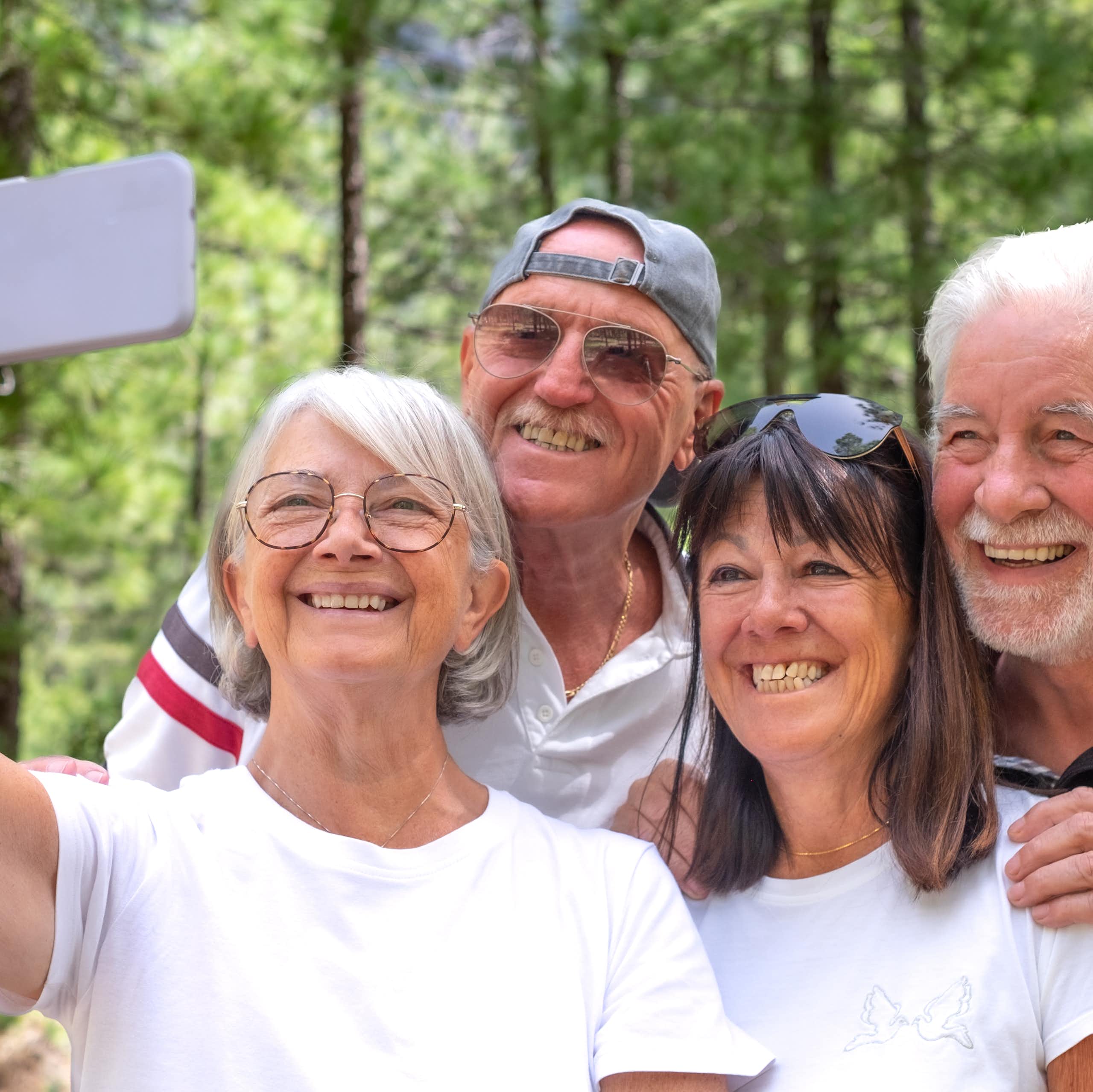 Adults majors fent-se un selfie.
