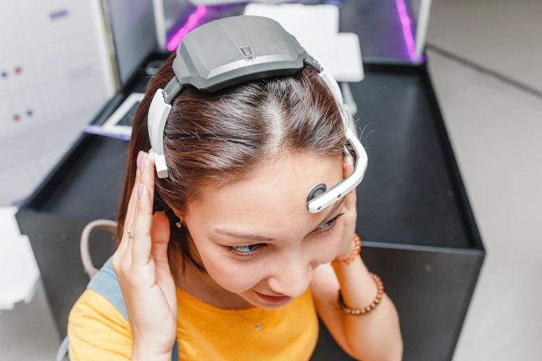 Woman with a headwear device