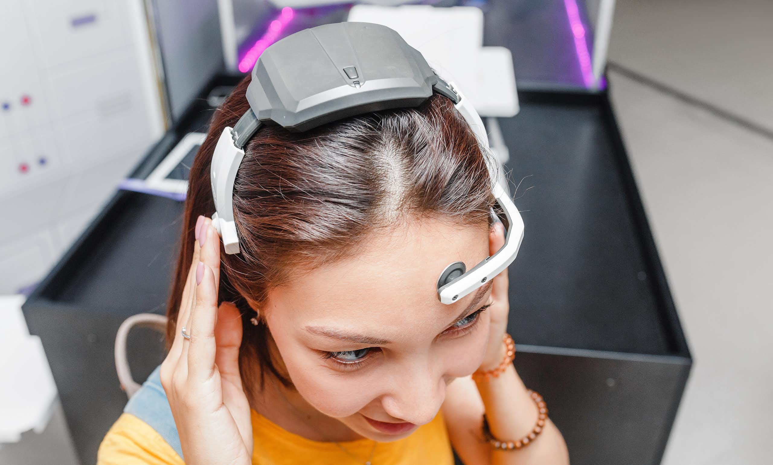 Woman with a headwear device