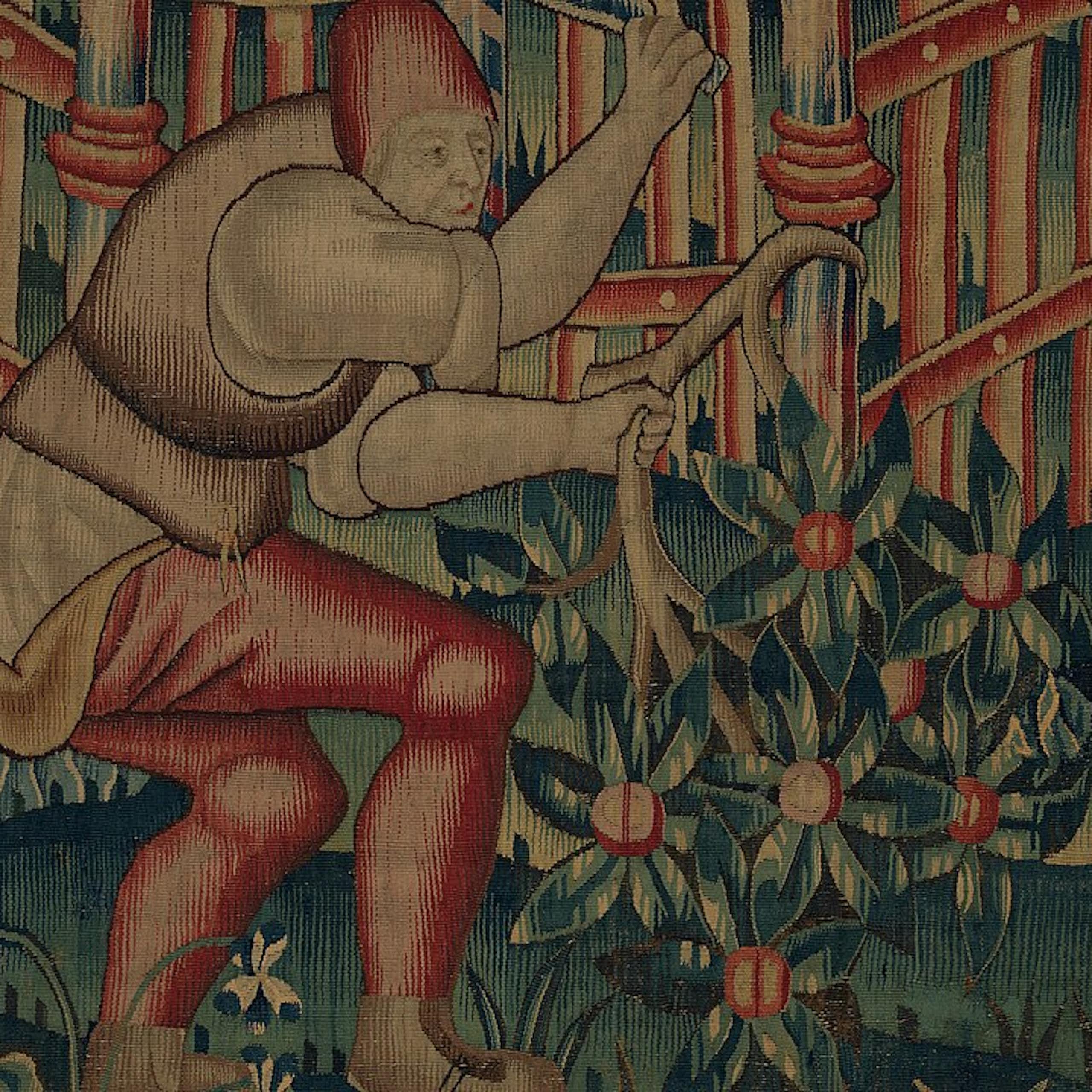 Un bûcheron médiéval abat des branches pour le bois de chauffage.