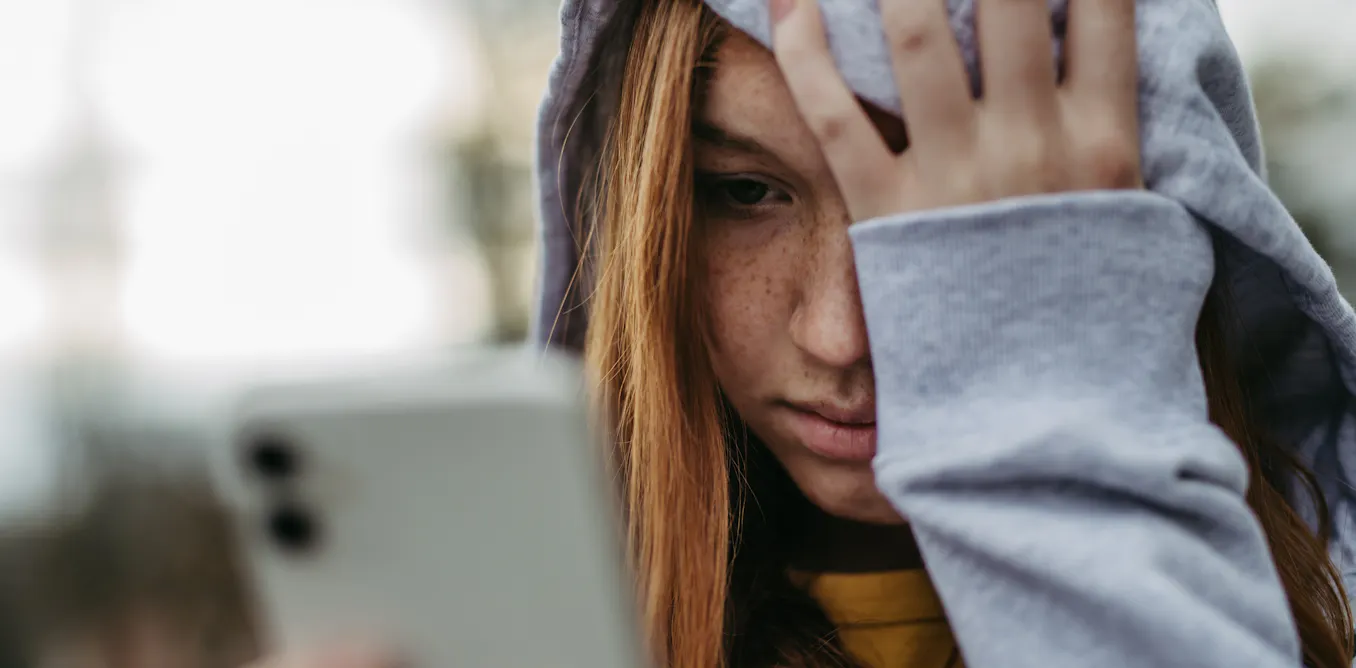 Santé mentale des adolescents : les réseaux sociaux amplifient les troubles observés hors ligne, en particulier chez les filles Santé mentale des adolescents : les réseaux sociaux amplifient les troubles observés hors ligne, en particulier chez les filles