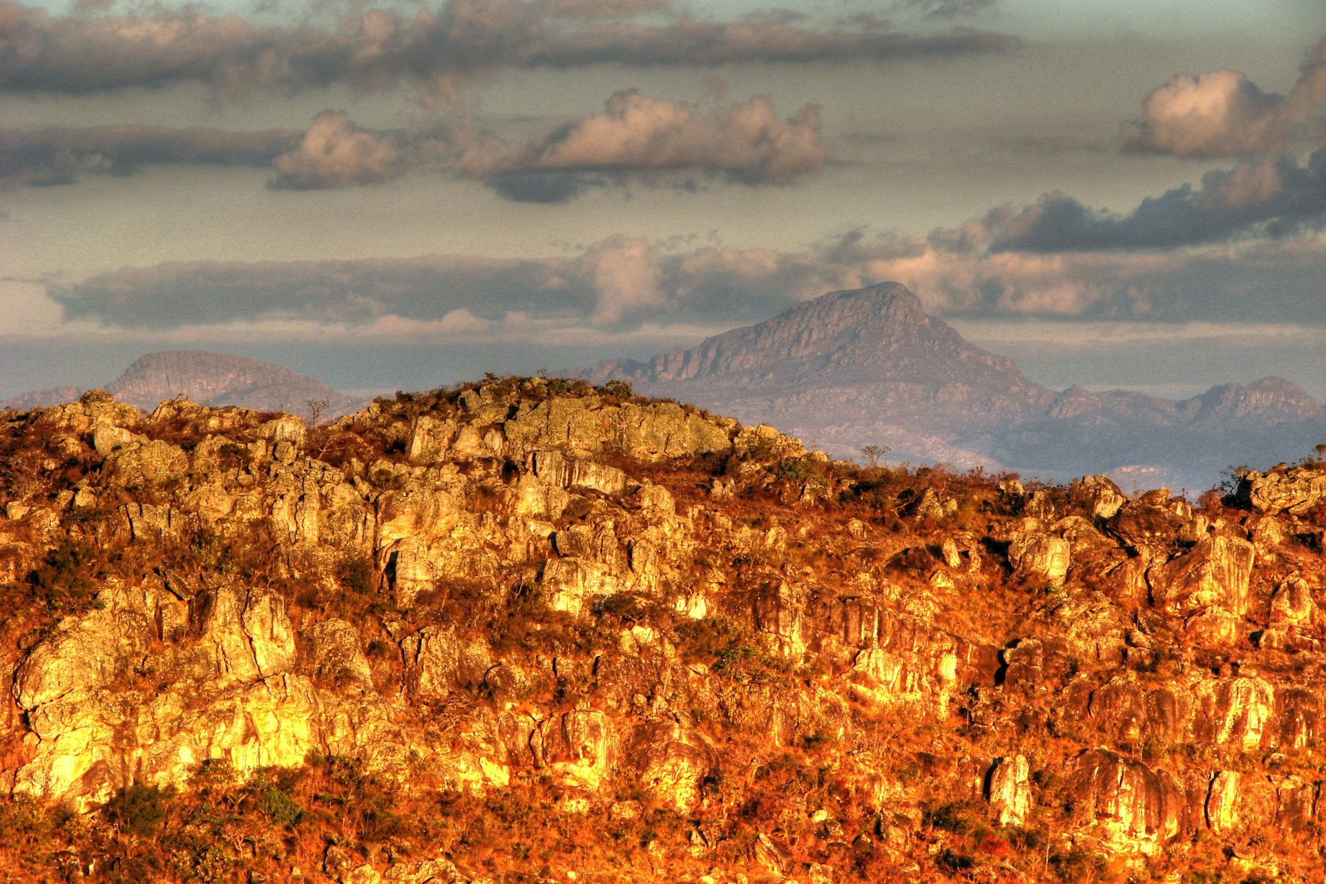 Única cordilheira do Brasil, Serra do Espinhaço está em risco por causa da mineração de rocha ornamental