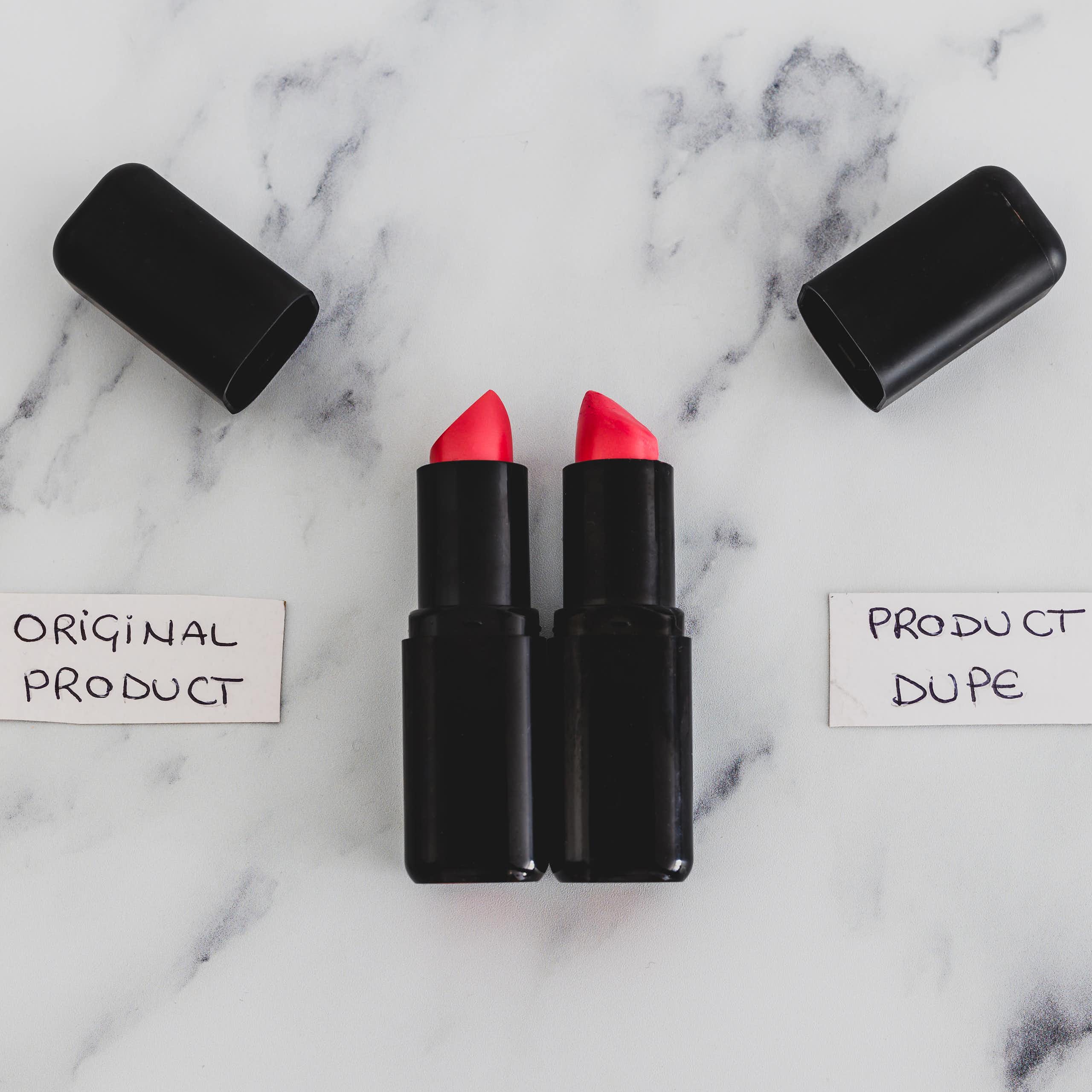 Rouges à lèvres avec écrit original product et product dupe