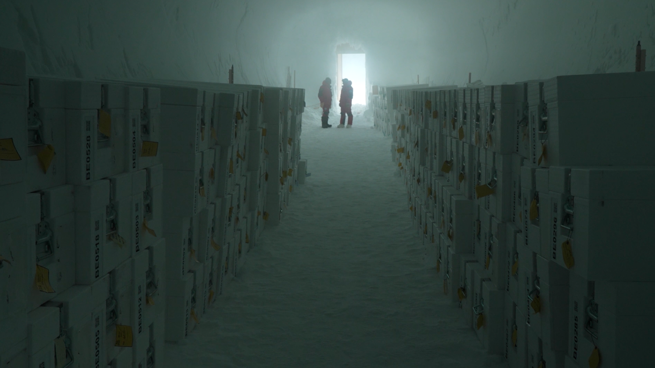 Stockage de carottes de glace dans le Sanctuaire Ice Memory à Concordia, en Antarctique.