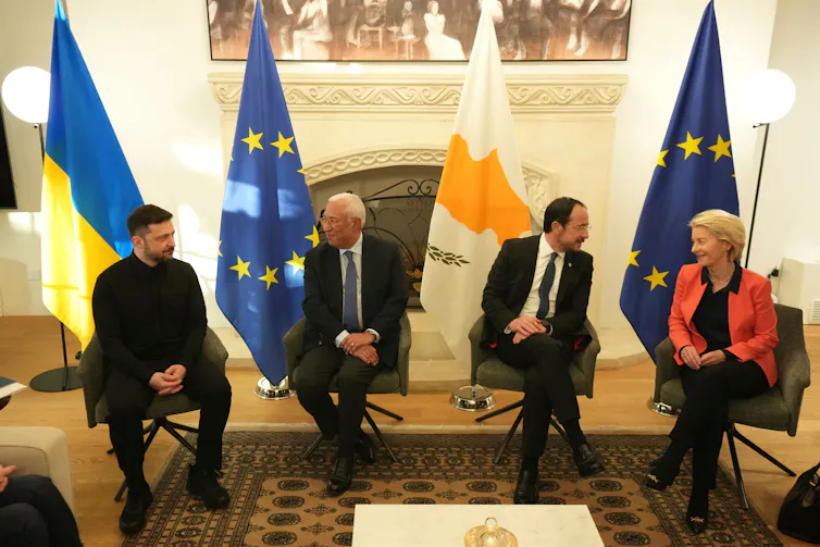 Rencontre diplomatique entre plusieurs dirigeants