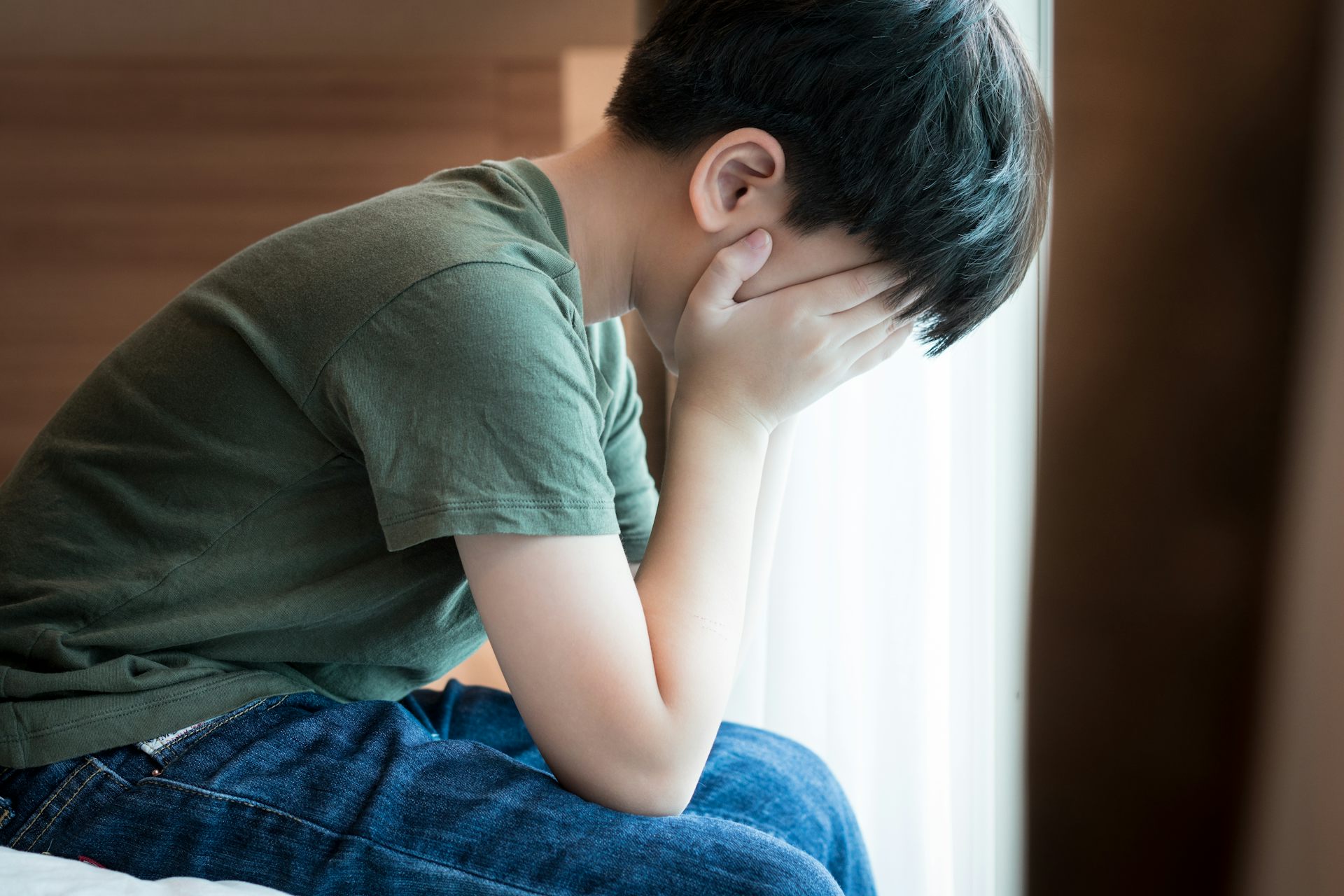 Ilustrasi anak mengalami gangguan emosional akibat peristiwa traumatis.