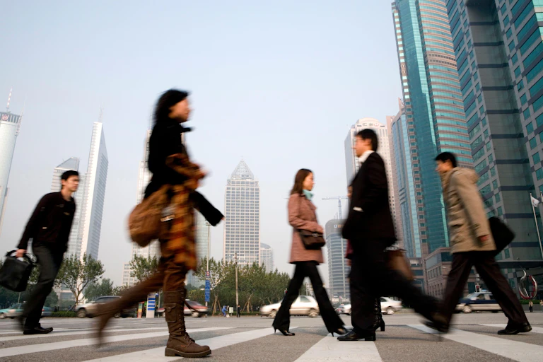Men and women walking to work in Shanghai office buildings