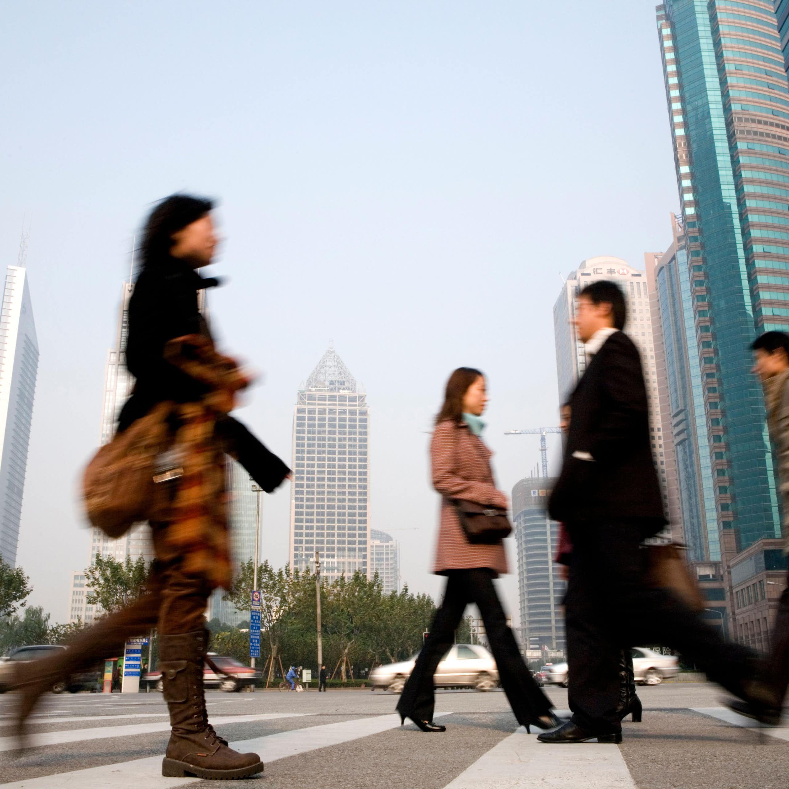 Men and women walking to work in Shanghai office buildings