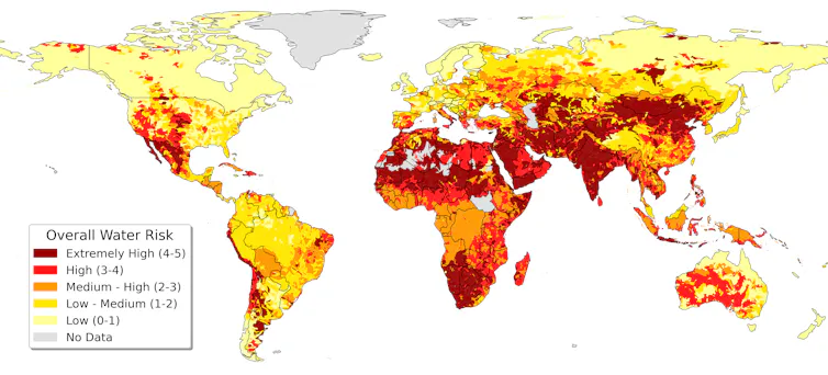 Une carte montre que la majeure partie de l’Afrique, de l’Asie du Sud et une grande partie de l’ouest des États-Unis présentent des risques élevés liés à l’eau