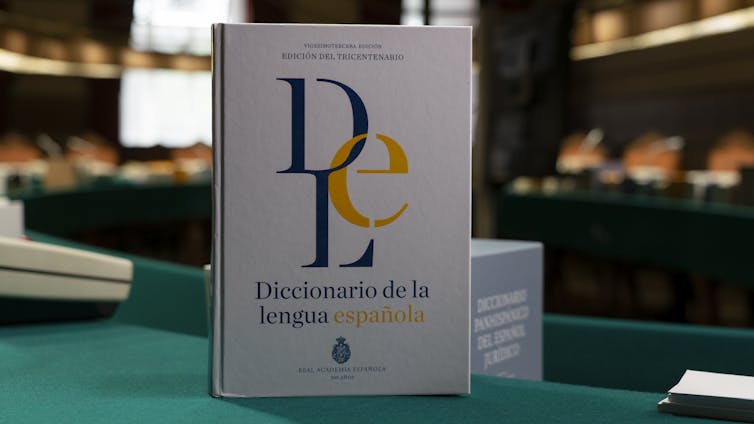 Portada de la última edición publicada del _Diccionario de la Lengua Española_.