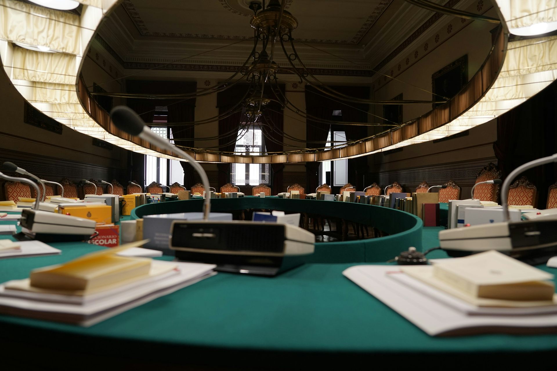Salón de plenos de la Real Academia Española.