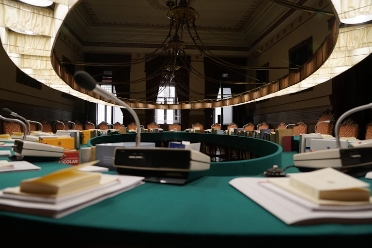 Salón de plenos de la Real Academia Española.
