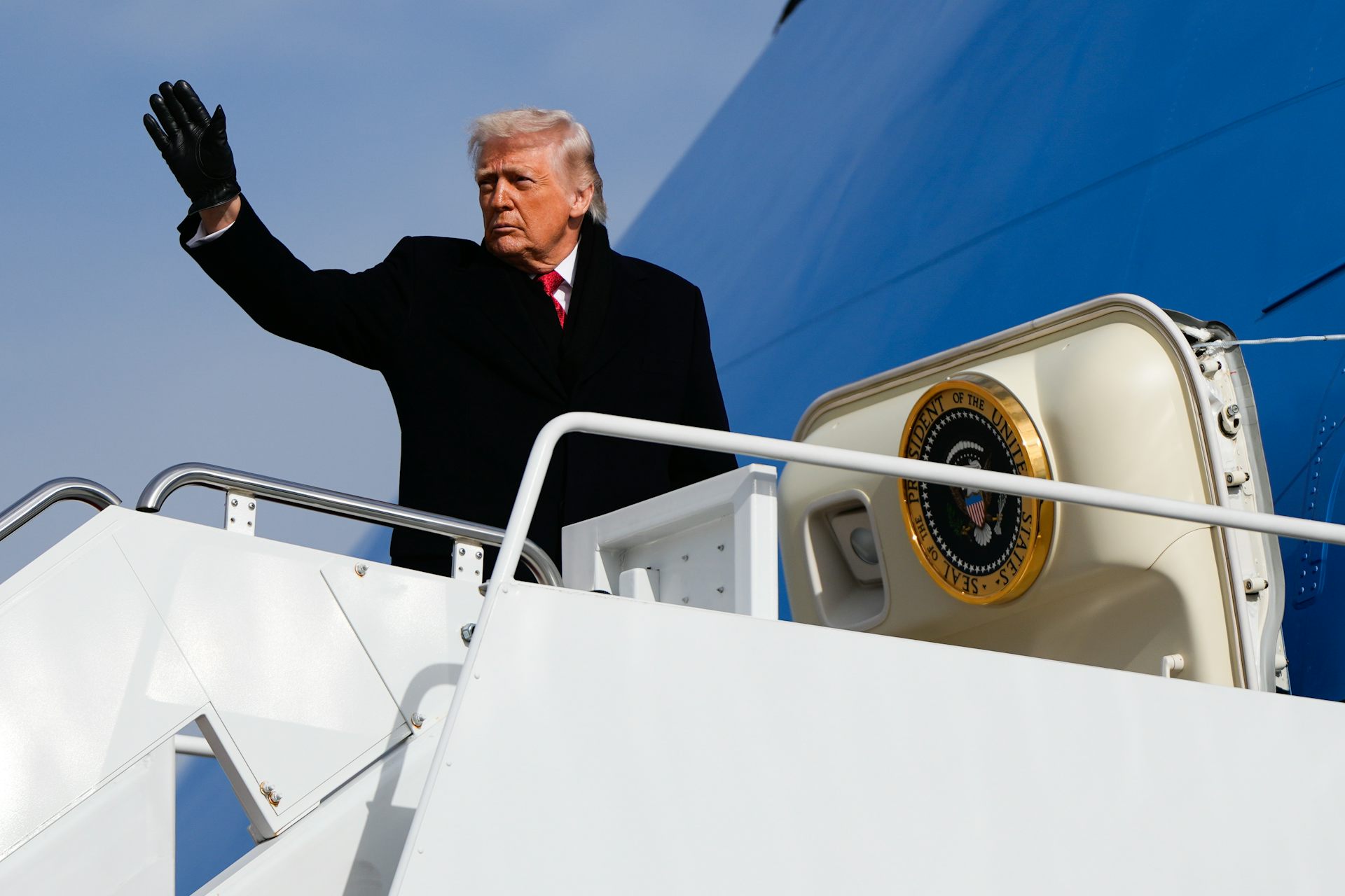US president waves as he boards Air Force One.