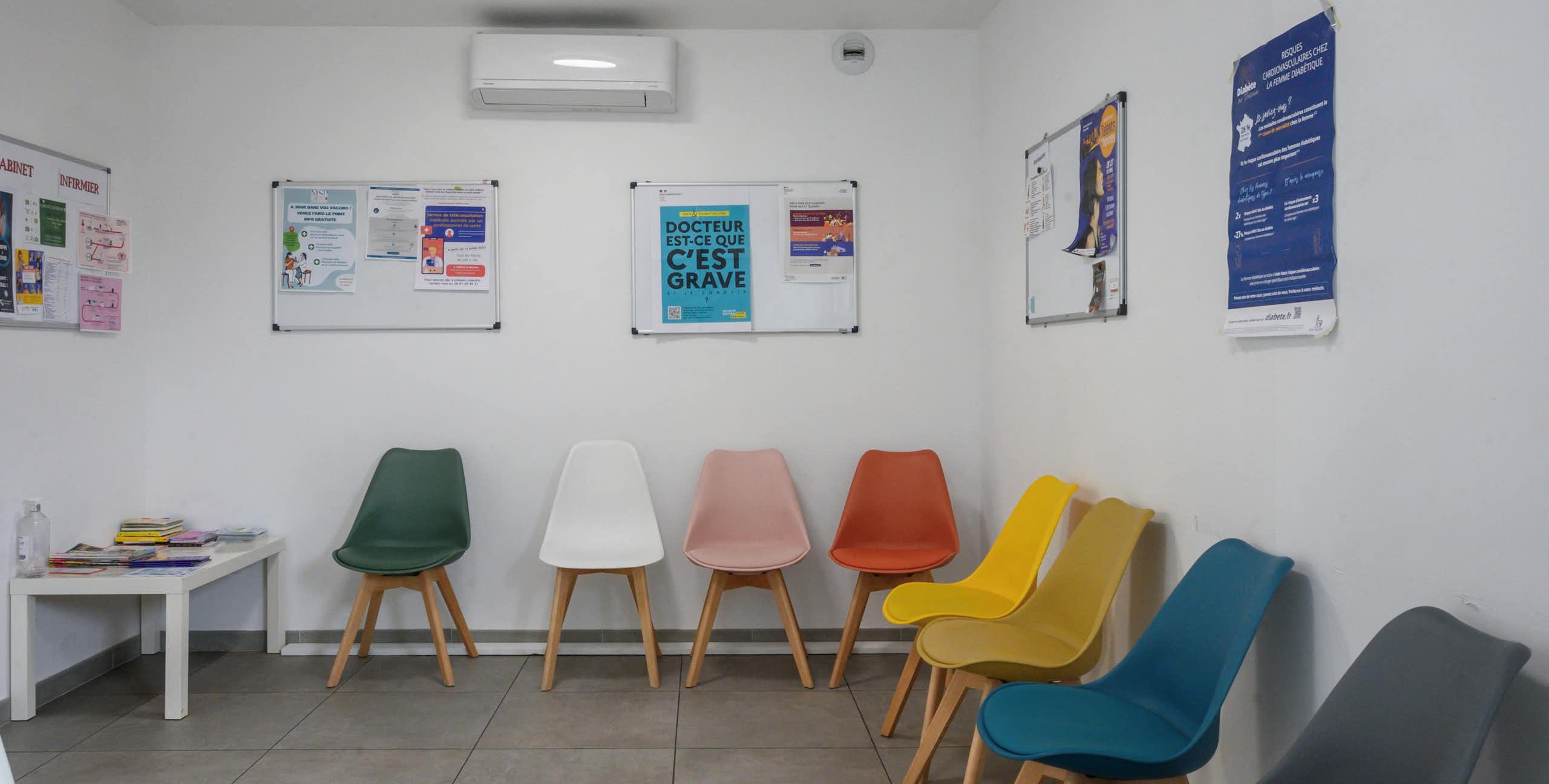 Une salle d'attente du centre médical Dalia à Carcassonne, dans le sud de la France.