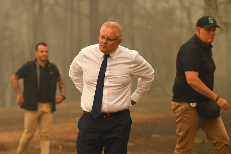 Minister Scott Morrison tours Victorian bushfire towns in 2000.