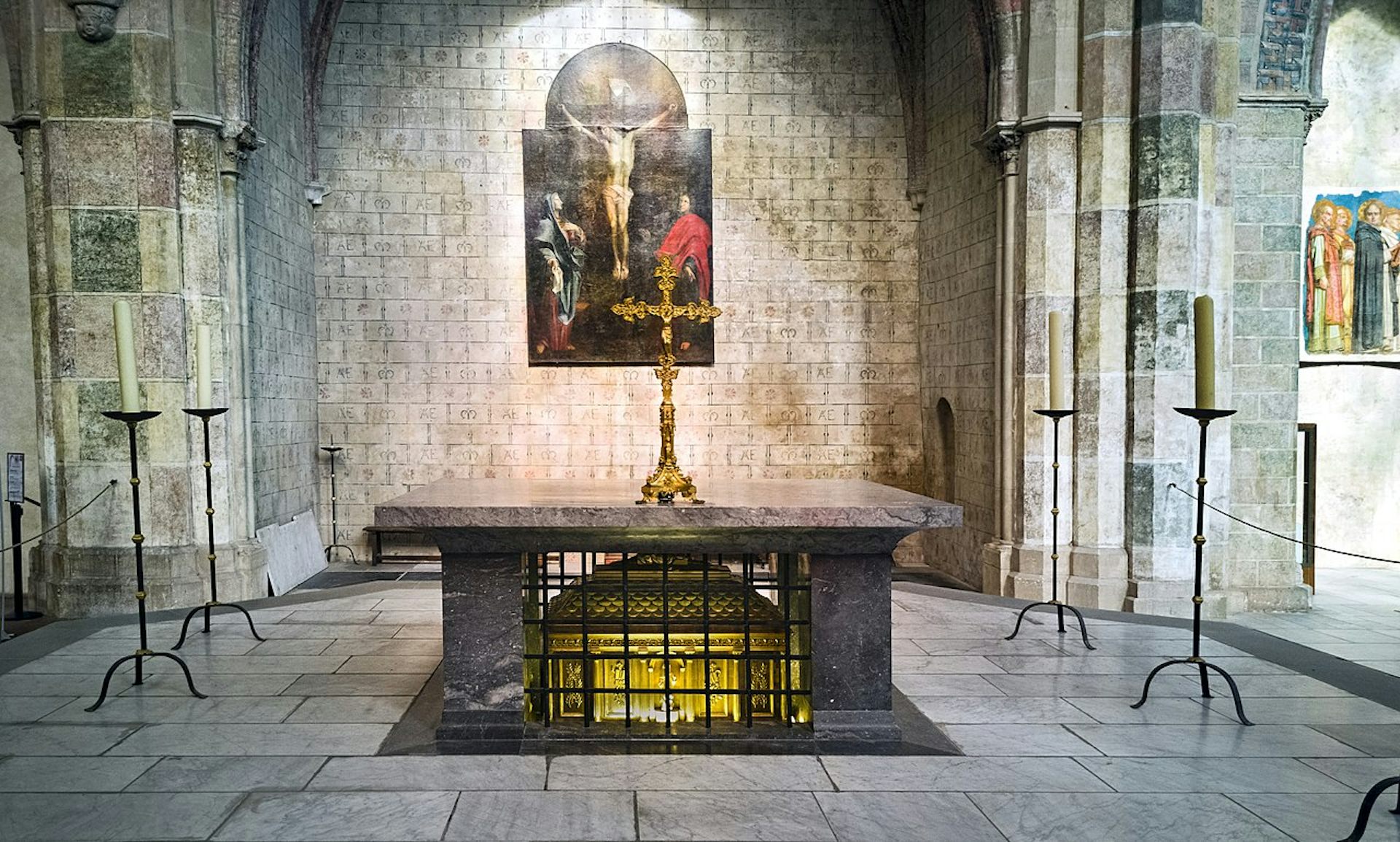 Altar and reliquary of Saint Thomas Aquinas in the Jacobin Church in Toulouse (France).