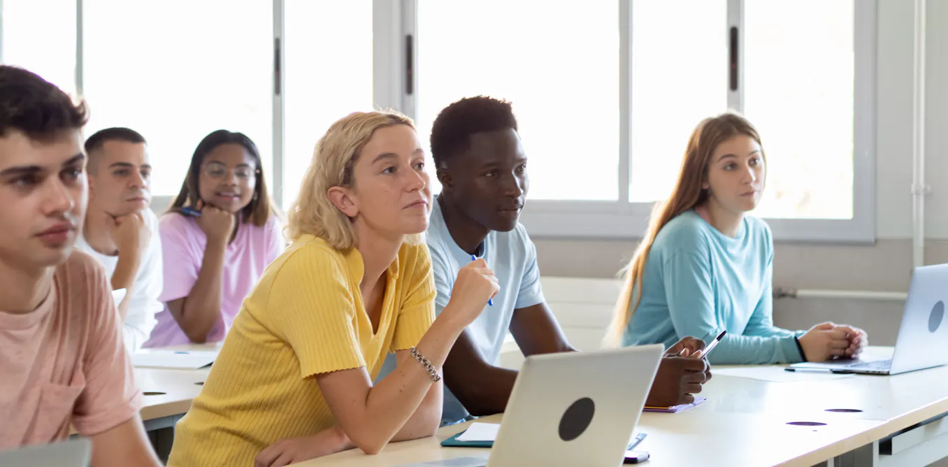 Lo que pararse a escuchar una canción puede hacer por una clase universitaria