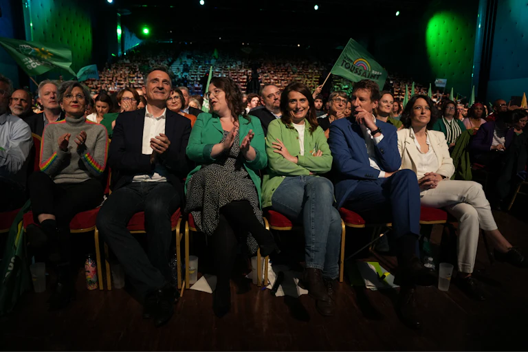 De gauche à droite, Sandrine Rousseau, Eric Piolle, Cyrielle Chatelain, Marine Tondelier, Yannick Jadot, Mélanie Vogel lors des élections européennes, à Aubervilliers, le 2 juin 2024.