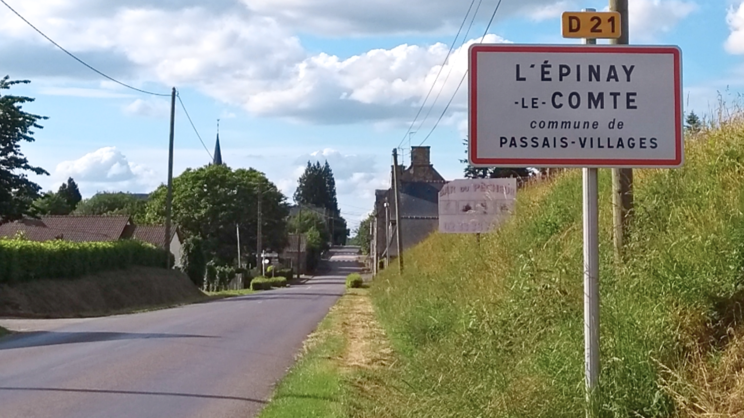Le panneau d'entrée sur la commune de l'Epinay-le-Comte, membre de la commune nouvelle de Passais-Villages.