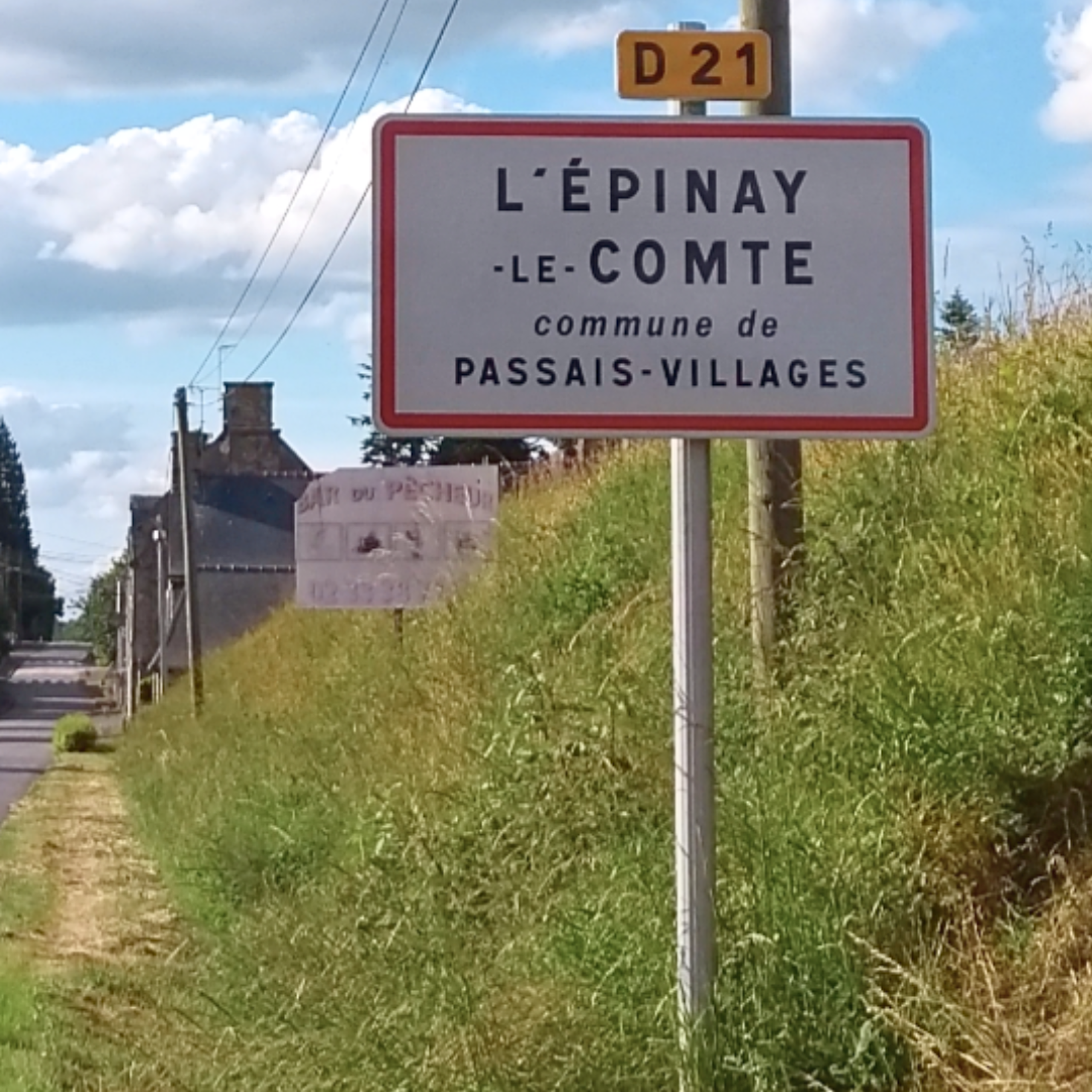 Le panneau d'entrée sur la commune de l'Epinay-le-Comte, membre de la commune nouvelle de Passais-Villages.