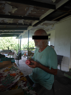 Confronted with local weather hazards, Pacific islands are mobilizing native wisdom 1 Thierry shows us a flower that heralds the change of season