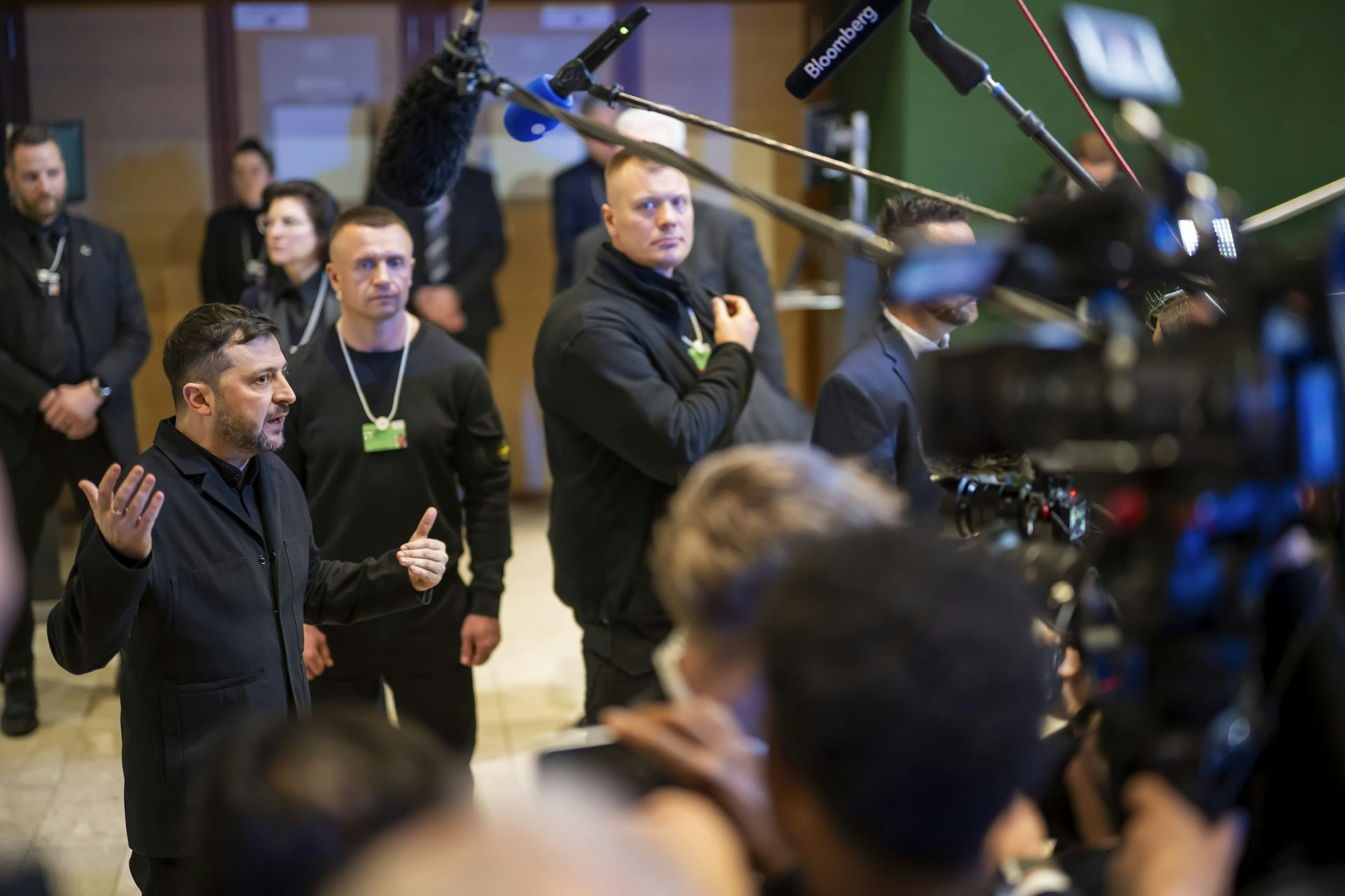 Ukraine: Zelensky upbeat on US deal – but Davos showed the US president to be an unreliable ally