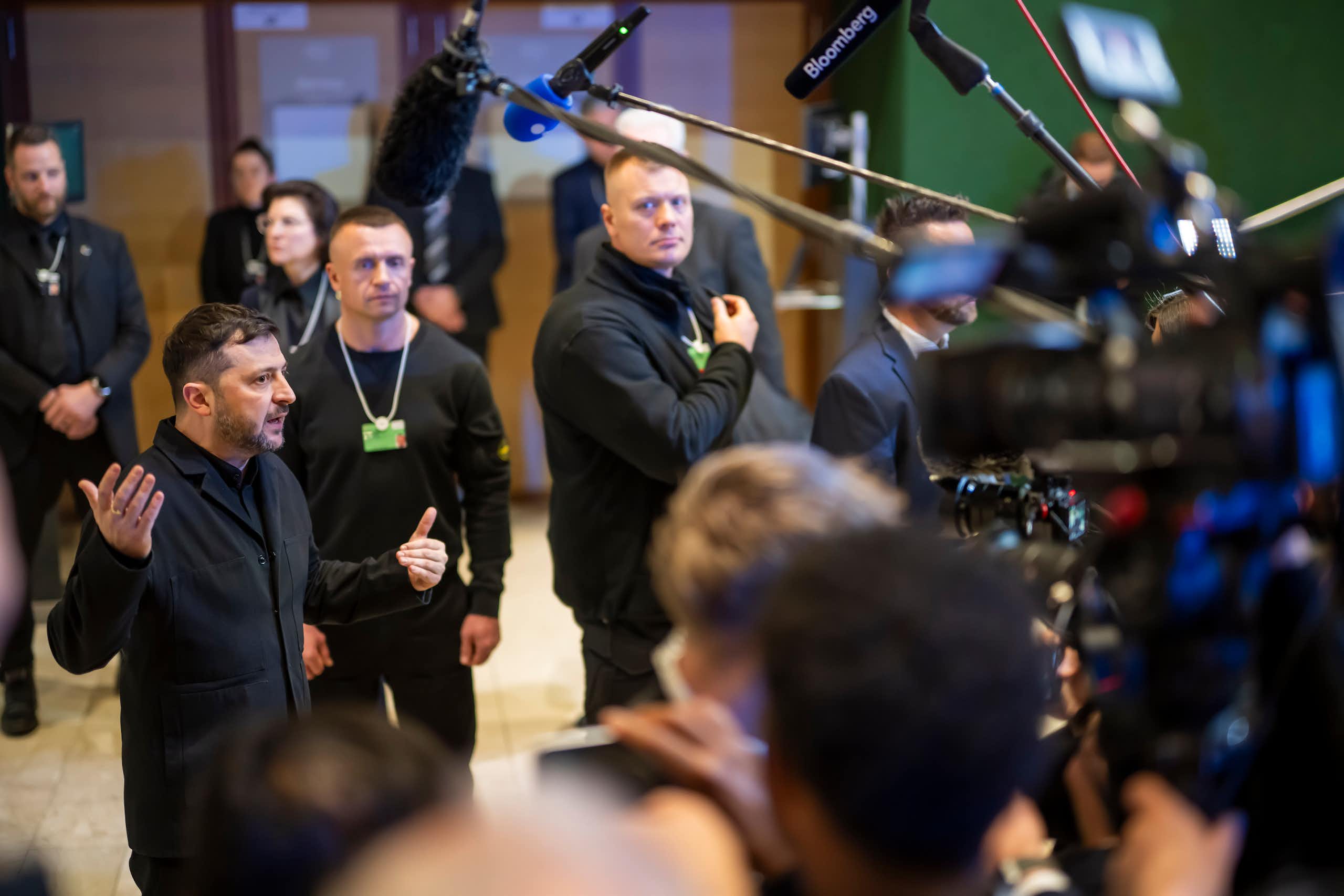 Ukrainian president Volodymyr Zelensky speaks to a crowd of reporters and camera crews in Davos.