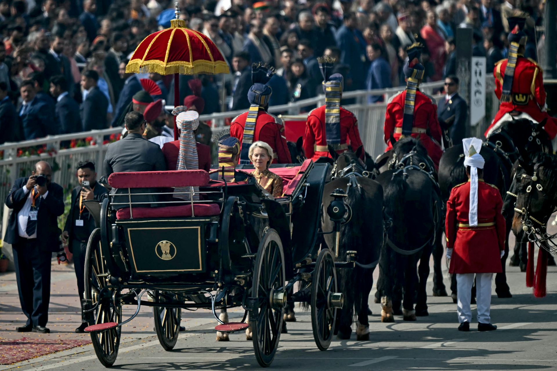 Ursula von der Leyen dans une calèche.